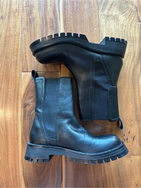 Zara women’s Black Chunky Boots size 6